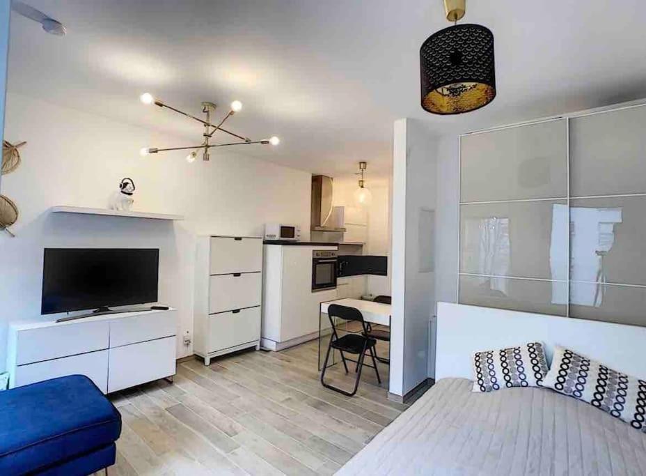 Apartment Brand New Studio In City Center - Glesner *